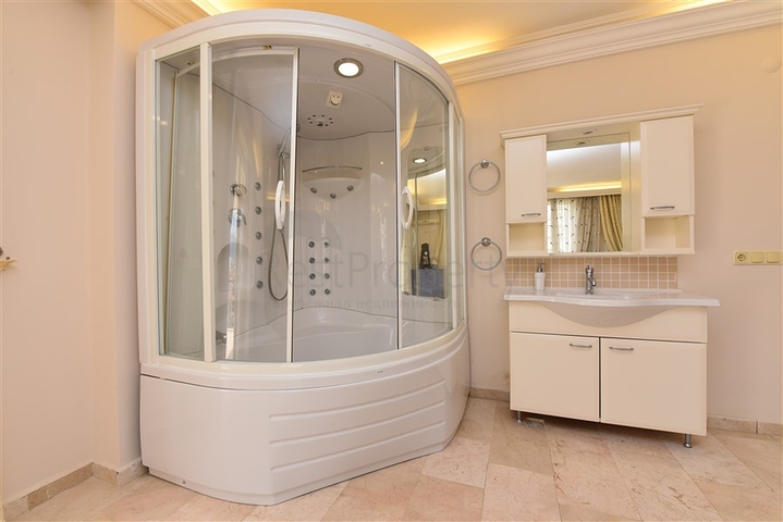 اطلالة بحر - دوبلكس اربع غرف وصالة - مفروشة - في منطقة كاستل / الانيا 