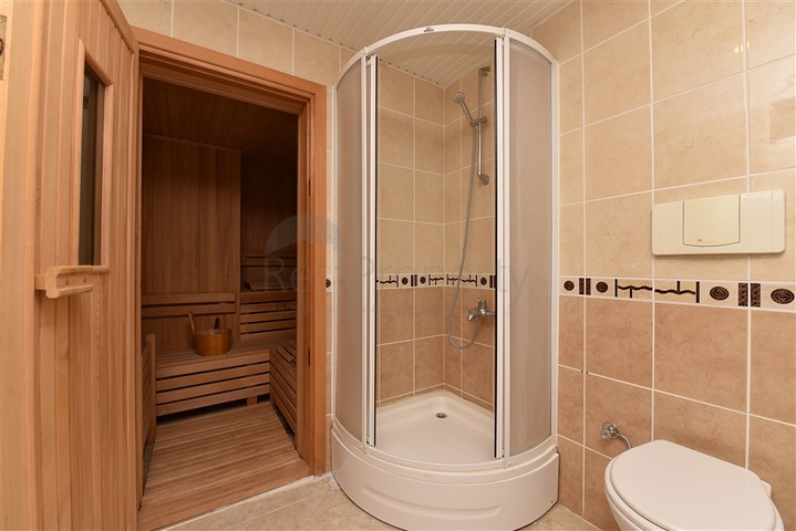 اطلالة بحر - دوبلكس اربع غرف وصالة - مفروشة - في منطقة كاستل / الانيا 