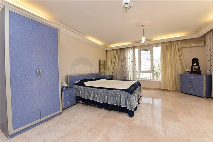 اطلالة بحر - دوبلكس اربع غرف وصالة - مفروشة - في منطقة كاستل / الانيا 