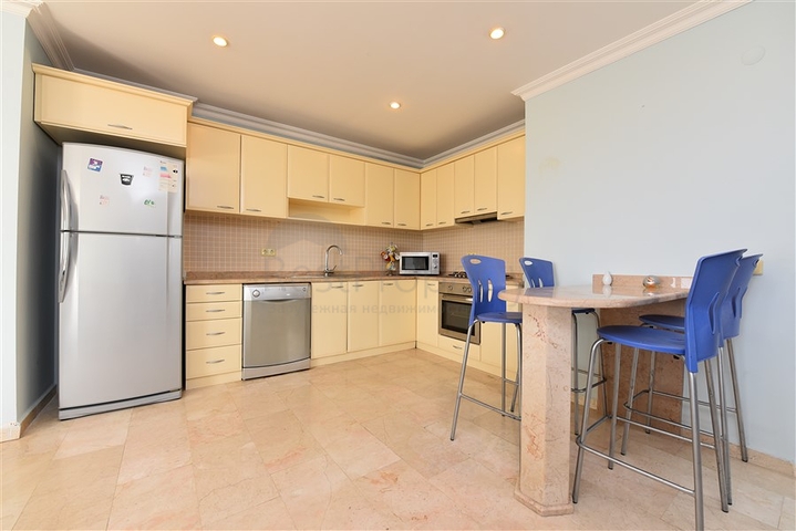 اطلالة بحر - دوبلكس اربع غرف وصالة - مفروشة - في منطقة كاستل / الانيا 