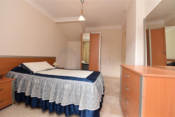 اطلالة بحر - دوبلكس اربع غرف وصالة - مفروشة - في منطقة كاستل / الانيا 