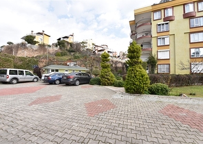 اطلالة بحر - دوبلكس اربع غرف وصالة - مفروشة - في منطقة كاستل / الانيا 