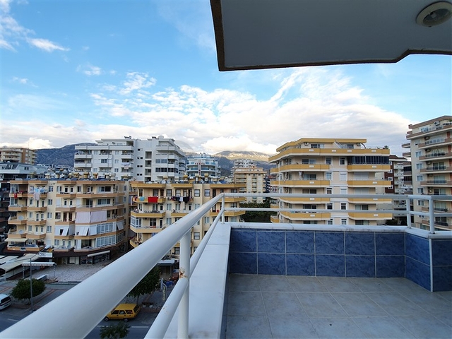 ضمن مجمع اول صف على البحر - بسعر مغر - شقة  3 غرف وصالة - مهموتلار / الانيا 