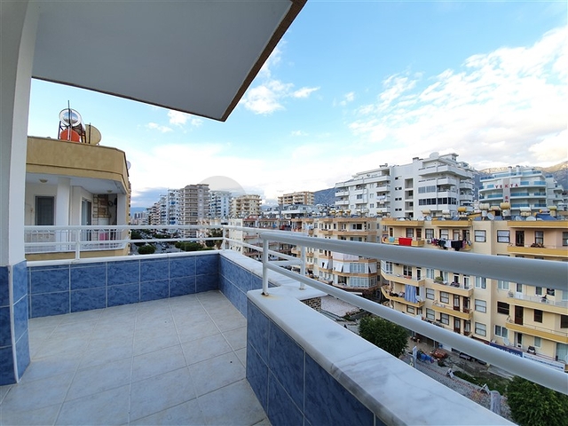 ضمن مجمع اول صف على البحر - بسعر مغر - شقة  3 غرف وصالة - مهموتلار / الانيا 