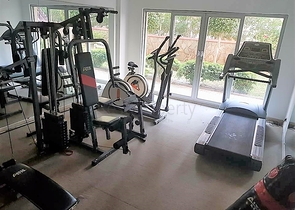 50 متر الى البحر - شقة غرفة وصالة واسعة - ضمن مجمع سكني في اوبا / الانيا 