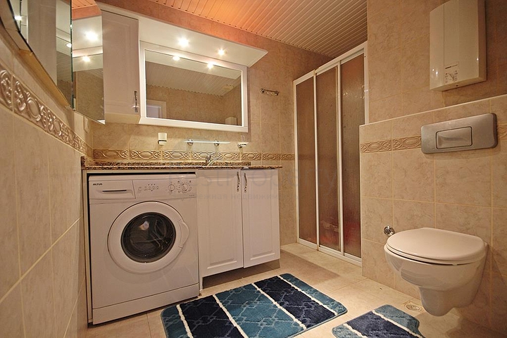 اطلالة بحر - شقة طابق مرتفع - غرفتين وصالة - الانيا 