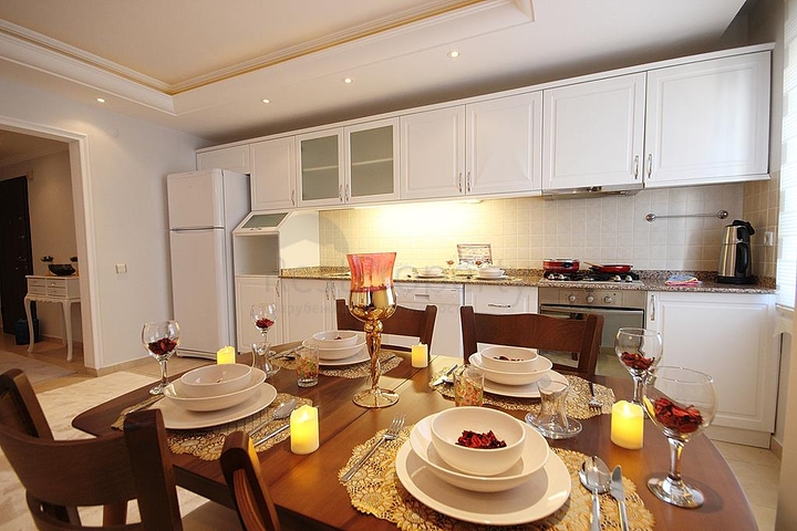 اطلالة بحر - شقة طابق مرتفع - غرفتين وصالة - الانيا 