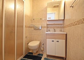 اطلالة بحر - شقة طابق مرتفع - غرفتين وصالة - الانيا 