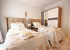 اطلالة بحر - شقة طابق مرتفع - غرفتين وصالة - الانيا 