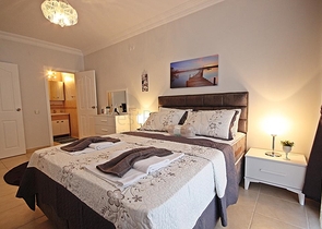 اطلالة بحر - شقة طابق مرتفع - غرفتين وصالة - الانيا 