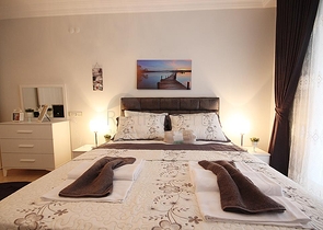 اطلالة بحر - شقة طابق مرتفع - غرفتين وصالة - الانيا 