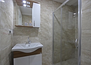 شقة غرفة وصالة مفروشة - ضمن مجمع سكني حديث - مهموتلار / الانيا 