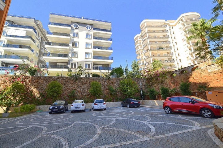 دوبلكس واسعة 250 متر - في منطقة توسمور / الانيا 