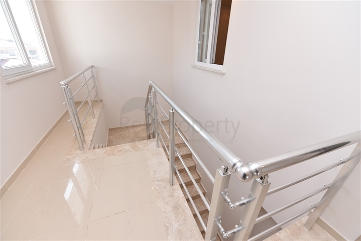 دوبلكس واسعة 250 متر - في منطقة توسمور / الانيا 