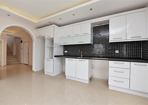 دوبلكس واسعة 250 متر - في منطقة توسمور / الانيا 