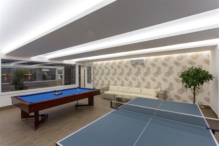 مجمع سكني فاخر - شقة 2 غرفة وصالة - في منطقة اوبا الراقية / الانيا 