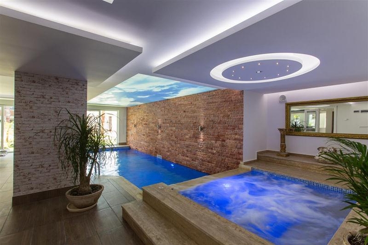 مجمع سكني فاخر - شقة 2 غرفة وصالة - في منطقة اوبا الراقية / الانيا 