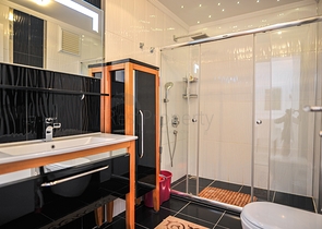 مجمع سكني فاخر - شقة 2 غرفة وصالة - في منطقة اوبا الراقية / الانيا 