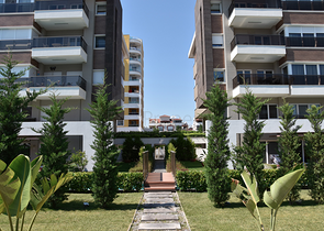 شقة 4 + 1 في مشروع فاخر في أونجالي كونيالتي