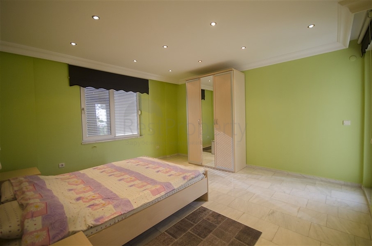 شقة عائلية واسعة - اربع غرف وصالة - في منطقة سكنية هادئة - جيكجلي / الانيا 