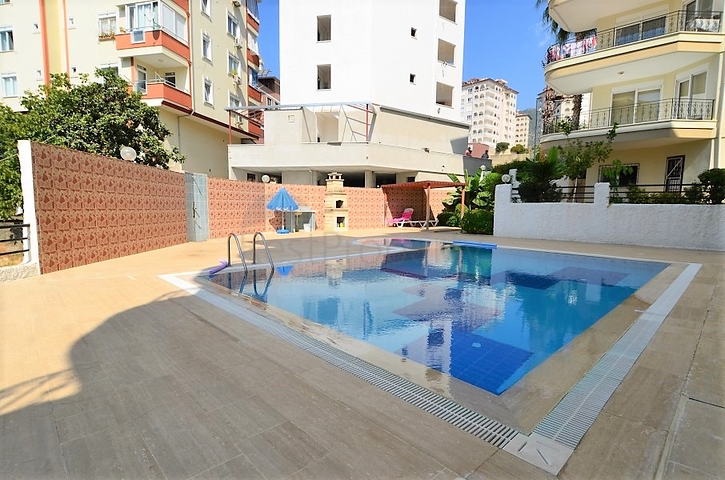 شقة عائلية واسعة - اربع غرف وصالة - في منطقة سكنية هادئة - جيكجلي / الانيا 