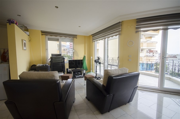 شقة عائلية واسعة - اربع غرف وصالة - في منطقة سكنية هادئة - جيكجلي / الانيا 