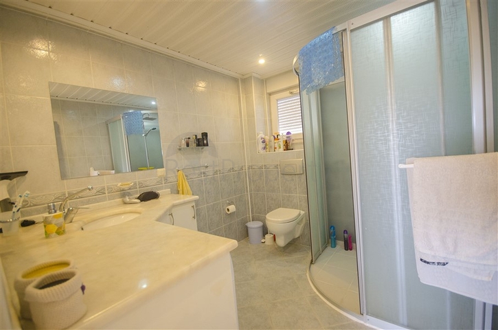 شقة عائلية واسعة - اربع غرف وصالة - في منطقة سكنية هادئة - جيكجلي / الانيا 