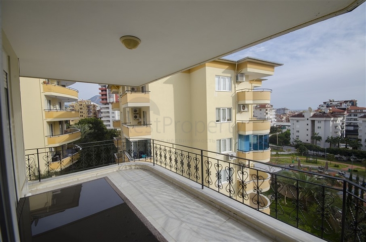 شقة عائلية واسعة - اربع غرف وصالة - في منطقة سكنية هادئة - جيكجلي / الانيا 