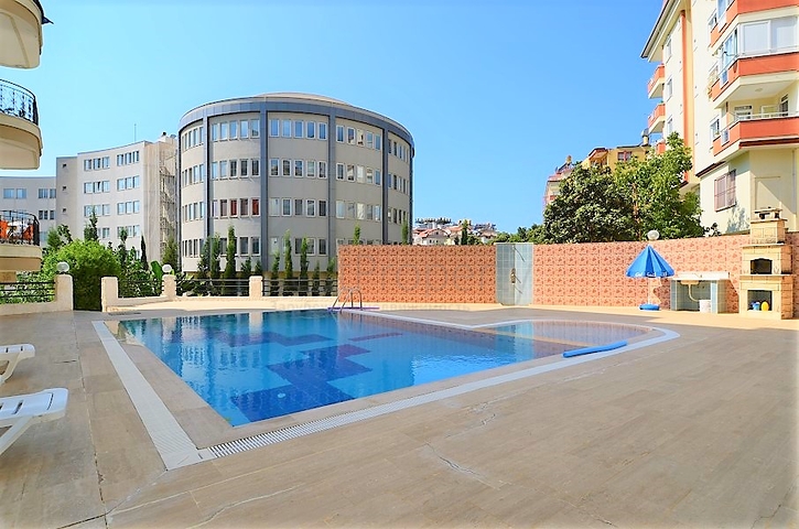 شقة عائلية واسعة - اربع غرف وصالة - في منطقة سكنية هادئة - جيكجلي / الانيا 