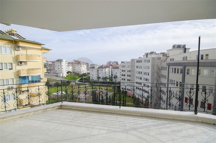 شقة عائلية واسعة - اربع غرف وصالة - في منطقة سكنية هادئة - جيكجلي / الانيا 