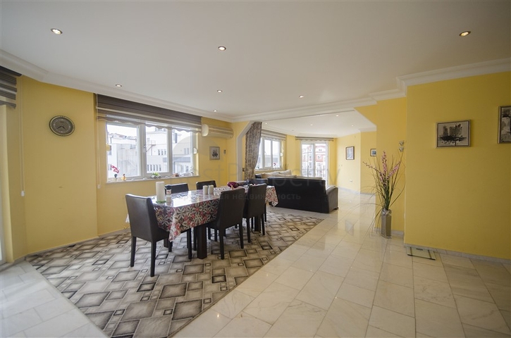 شقة عائلية واسعة - اربع غرف وصالة - في منطقة سكنية هادئة - جيكجلي / الانيا 