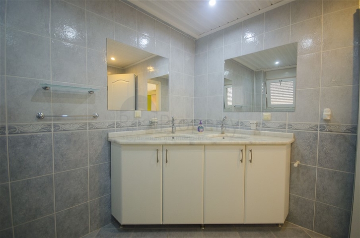 شقة عائلية واسعة - اربع غرف وصالة - في منطقة سكنية هادئة - جيكجلي / الانيا 