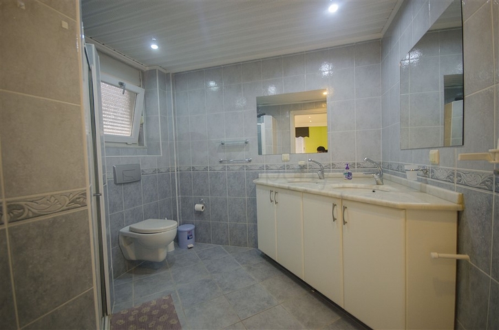 شقة عائلية واسعة - اربع غرف وصالة - في منطقة سكنية هادئة - جيكجلي / الانيا 