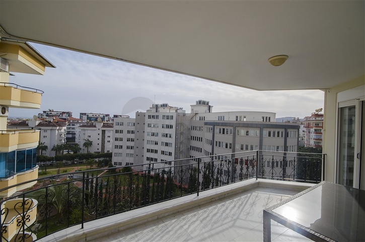 شقة عائلية واسعة - اربع غرف وصالة - في منطقة سكنية هادئة - جيكجلي / الانيا 