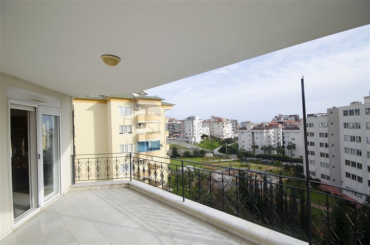 شقة عائلية واسعة - اربع غرف وصالة - في منطقة سكنية هادئة - جيكجلي / الانيا 