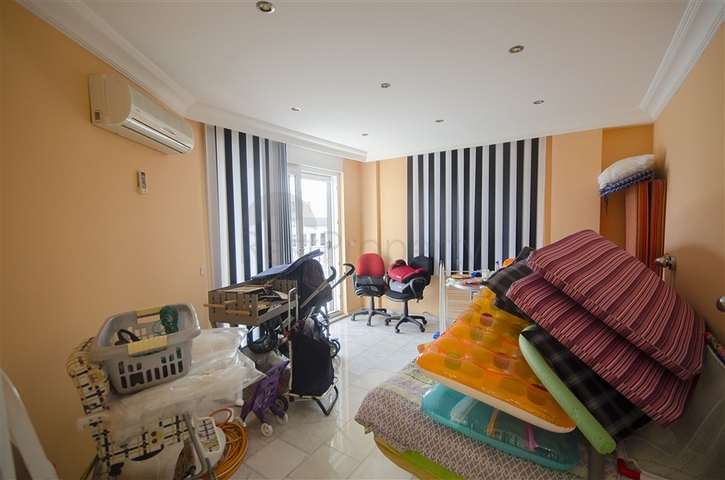 شقة عائلية واسعة - اربع غرف وصالة - في منطقة سكنية هادئة - جيكجلي / الانيا 