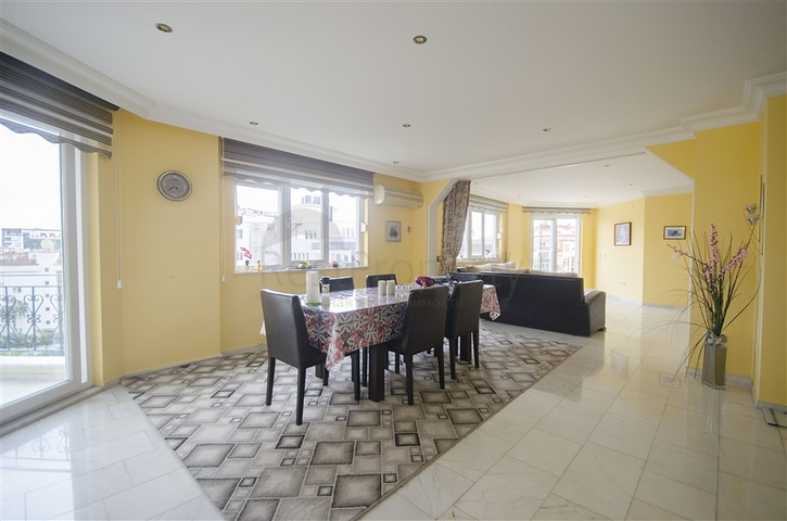 شقة عائلية واسعة - اربع غرف وصالة - في منطقة سكنية هادئة - جيكجلي / الانيا 