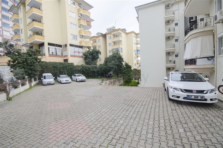 شقة عائلية واسعة - اربع غرف وصالة - في منطقة سكنية هادئة - جيكجلي / الانيا 