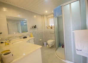 شقة عائلية واسعة - اربع غرف وصالة - في منطقة سكنية هادئة - جيكجلي / الانيا 