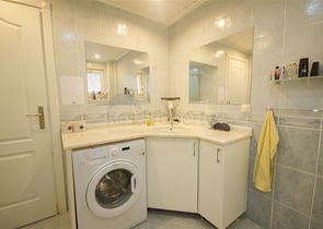 شقة عائلية واسعة - اربع غرف وصالة - في منطقة سكنية هادئة - جيكجلي / الانيا 