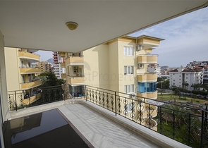 شقة عائلية واسعة - اربع غرف وصالة - في منطقة سكنية هادئة - جيكجلي / الانيا 