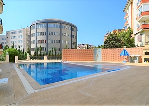 شقة عائلية واسعة - اربع غرف وصالة - في منطقة سكنية هادئة - جيكجلي / الانيا 