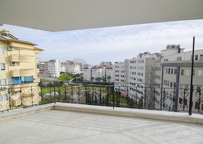 شقة عائلية واسعة - اربع غرف وصالة - في منطقة سكنية هادئة - جيكجلي / الانيا 