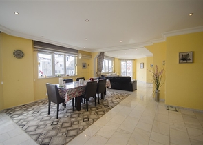 شقة عائلية واسعة - اربع غرف وصالة - في منطقة سكنية هادئة - جيكجلي / الانيا 