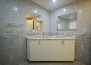 شقة عائلية واسعة - اربع غرف وصالة - في منطقة سكنية هادئة - جيكجلي / الانيا 