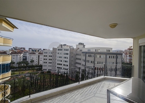 شقة عائلية واسعة - اربع غرف وصالة - في منطقة سكنية هادئة - جيكجلي / الانيا 