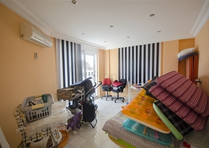 شقة عائلية واسعة - اربع غرف وصالة - في منطقة سكنية هادئة - جيكجلي / الانيا 