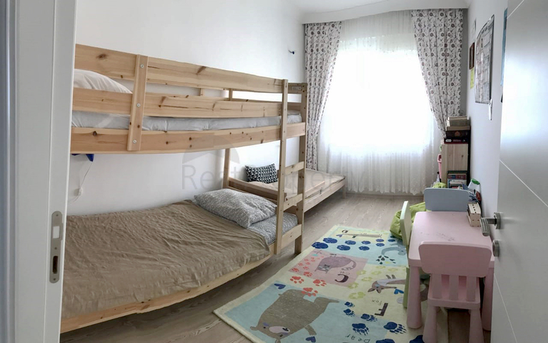 شقة من ثلاث غرف وصالة مع أثاث في ليمان كونيالتي