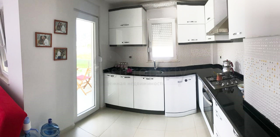 شقة من ثلاث غرف وصالة مع أثاث في ليمان كونيالتي