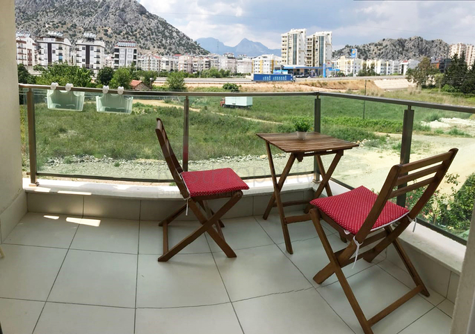 شقة من ثلاث غرف وصالة مع أثاث في ليمان كونيالتي